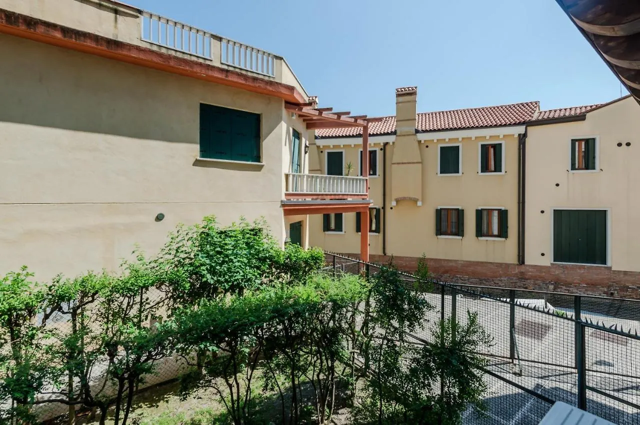 Appartement Guesthost - Venezia Santa Lucia Station Lovely Flat!