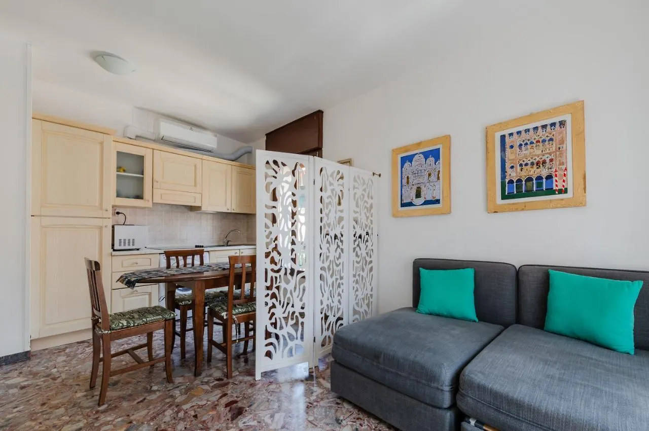Guesthost - Venezia Santa Lucia Station Lovely Flat! Appartement Venetië