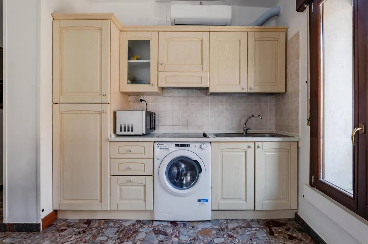Appartement Guesthost - Venezia Santa Lucia Station Lovely Flat!